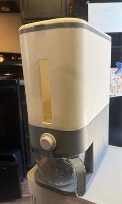 Large Capacity Rice Dispenser with Measuring Cup