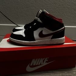 Nike Jordan 1 Mid