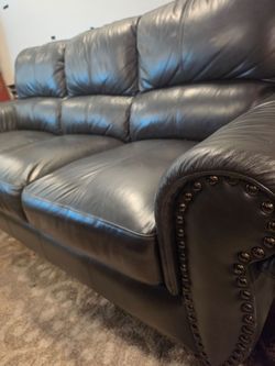 Beautiful 3piece leather livingroom set