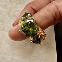 Fine stamped 10k Gold Heart Three Stone Peridot size 8 Ring
