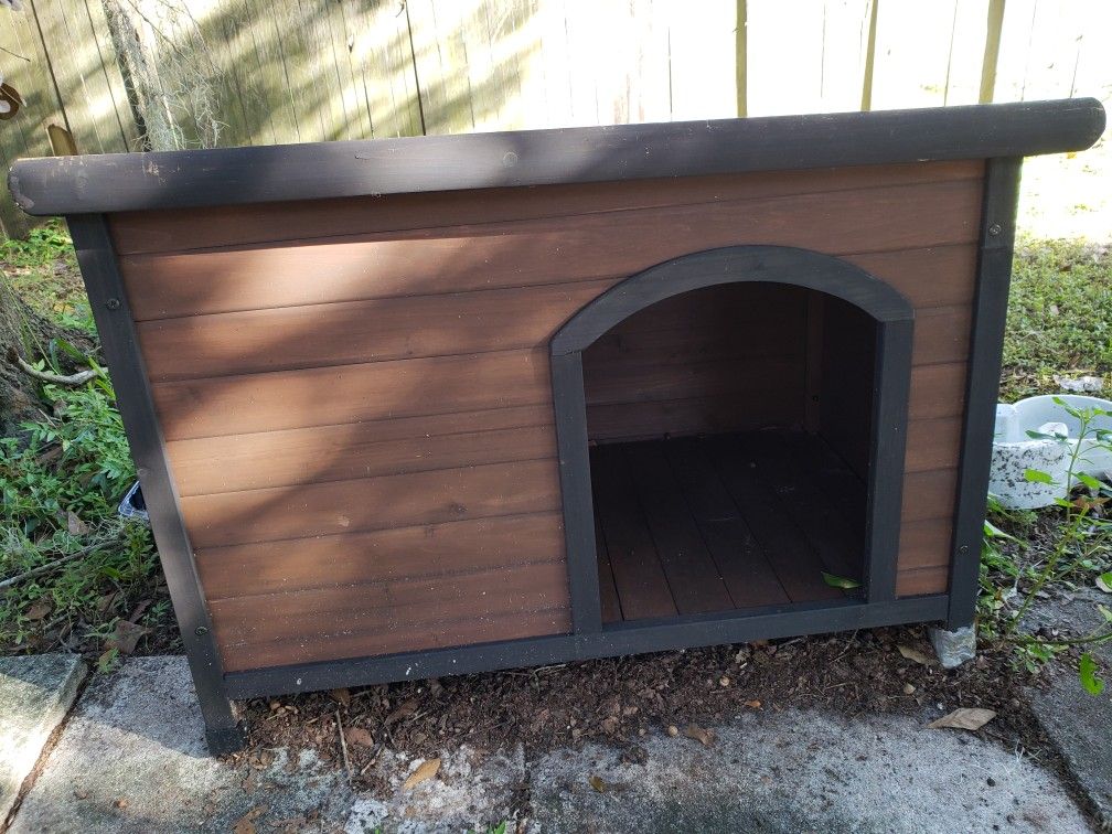Aspen wood dog house