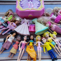 Random Polly Pockets with Disney Princess Figures & Mini Compact Polly Pocket Set.  M