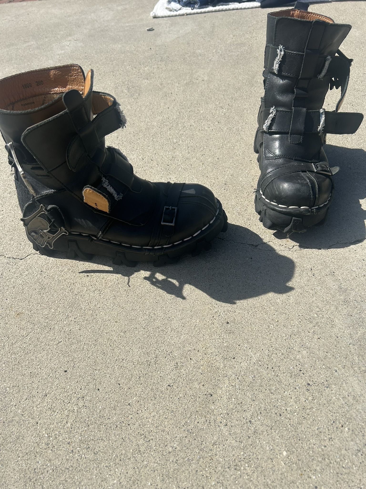 Almost new black boots