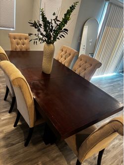 vase Dining table set with flower vase