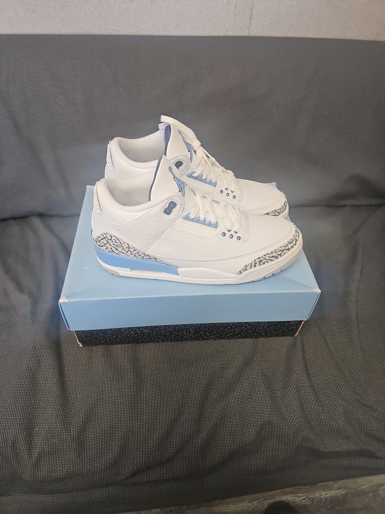 Air Jordan 3 UNC