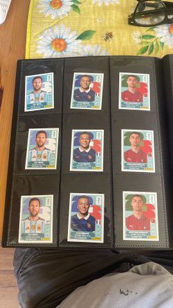 Panini stickers Cristiano, Messi, Haaland, Mbaape, Yamal y Modric