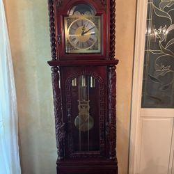 Elegant Grandfather Clock With Chimes 
