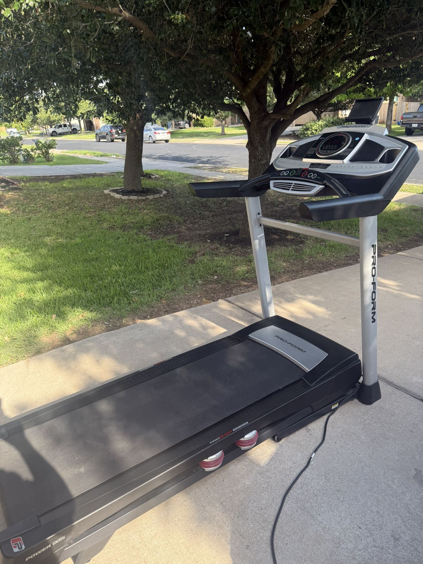 *Free Delivery* Selling Pro-Form Treadmill