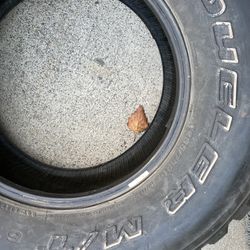 Bridgestone Dueler M/T 285/75/16