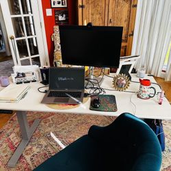 EUC Varidesk White Electric Standing Desk With ComfortEdge