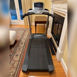 Life Fitness F3 Treadmill - Excellent - Wrentham, MA