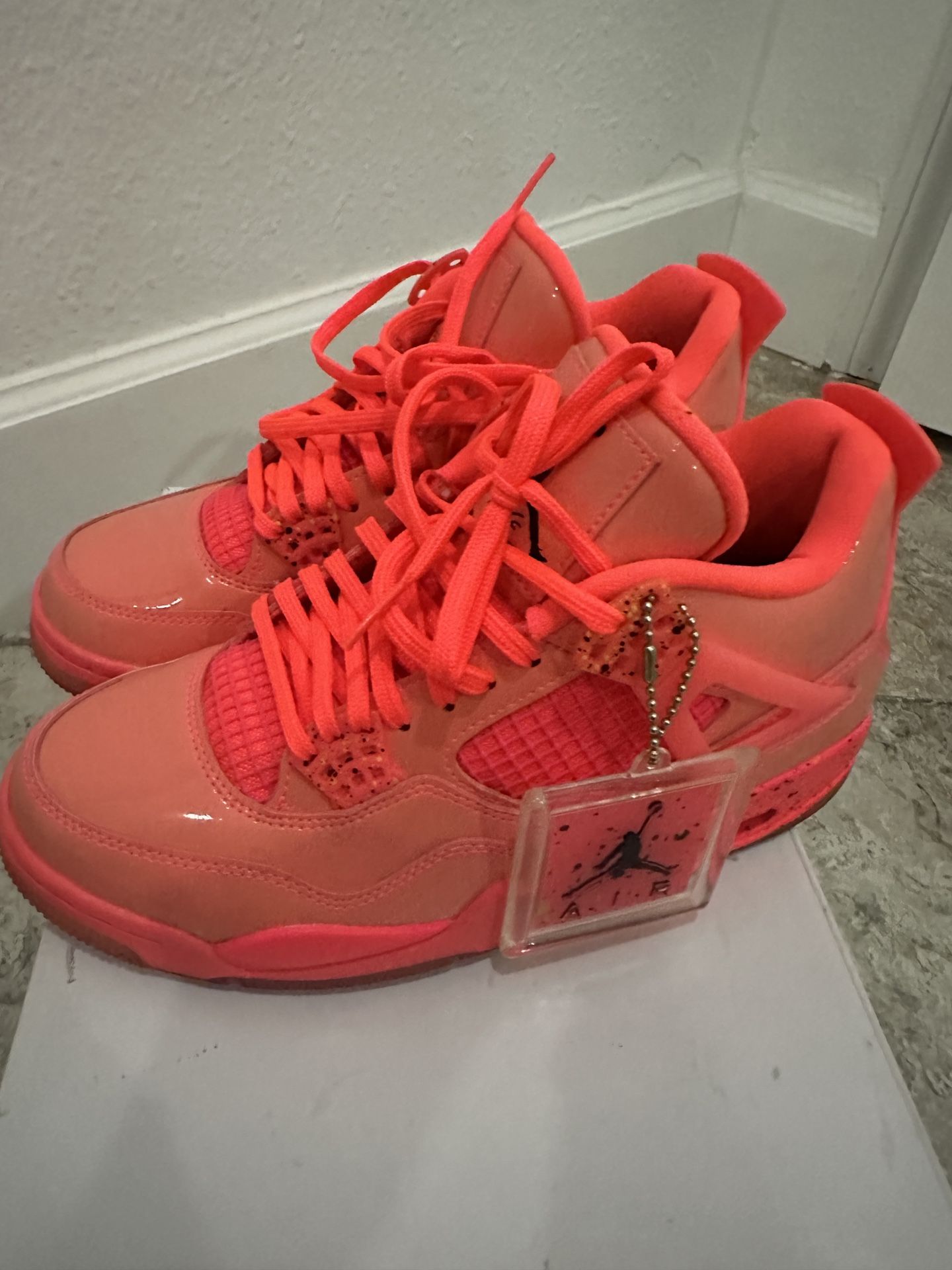 ⸻ 🔥 Brand New Air Jordan 4 Retro “Hot Punch” – Women’s Size 7.5 - Limited Release!