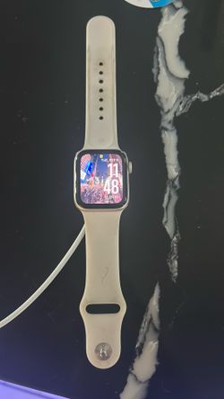 Apple Watch SE 40mm Aluminum Case