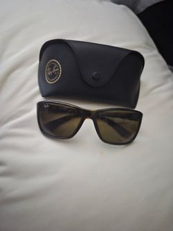 Women’s Ray Ban Sunglasses