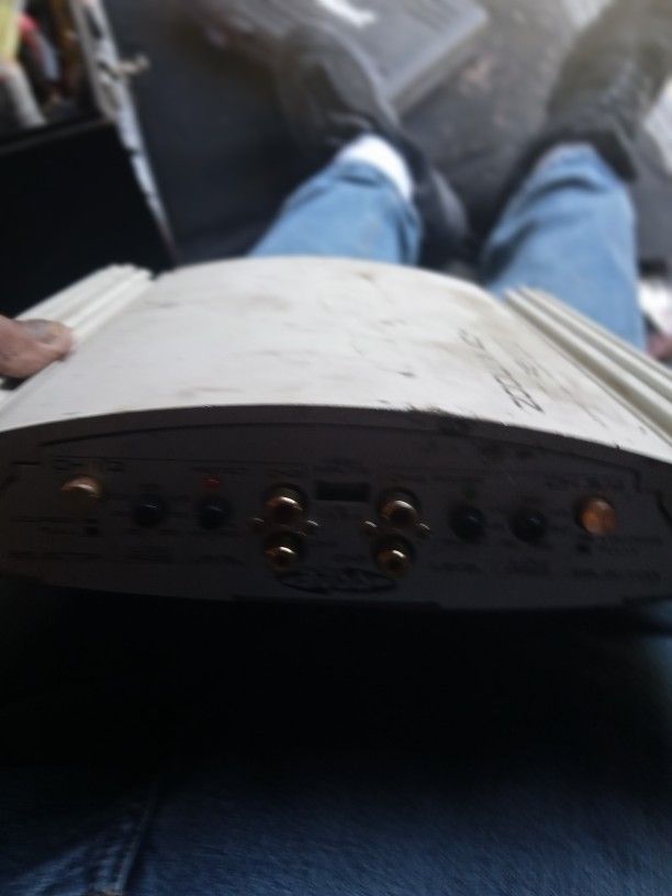 800watt 4 Chanel Amplifier