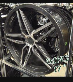 Clean 17s ready to mount! 🛞🔥 ​⚡ Size: 17" 💥 Bolt Pattern: 5x114.3 🚗 Fits: Honda, Toyota, Nissan, Hyundai, Kia, Lexus & more! ​📍 Phoenix Tires & W