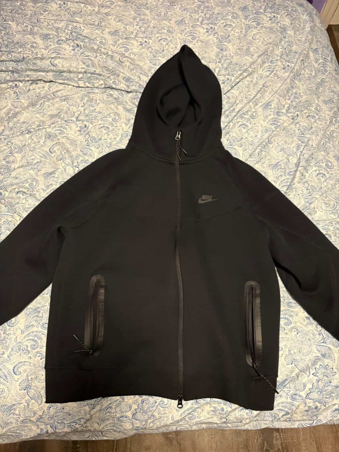 black nike tech xl
