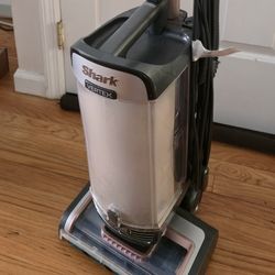 Shark Vertex AZ2002 Vacuum Cleaner-- Original Owner 