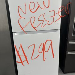 SAMSUNG NEW FREEZER PLUGGED IN AND COLD 