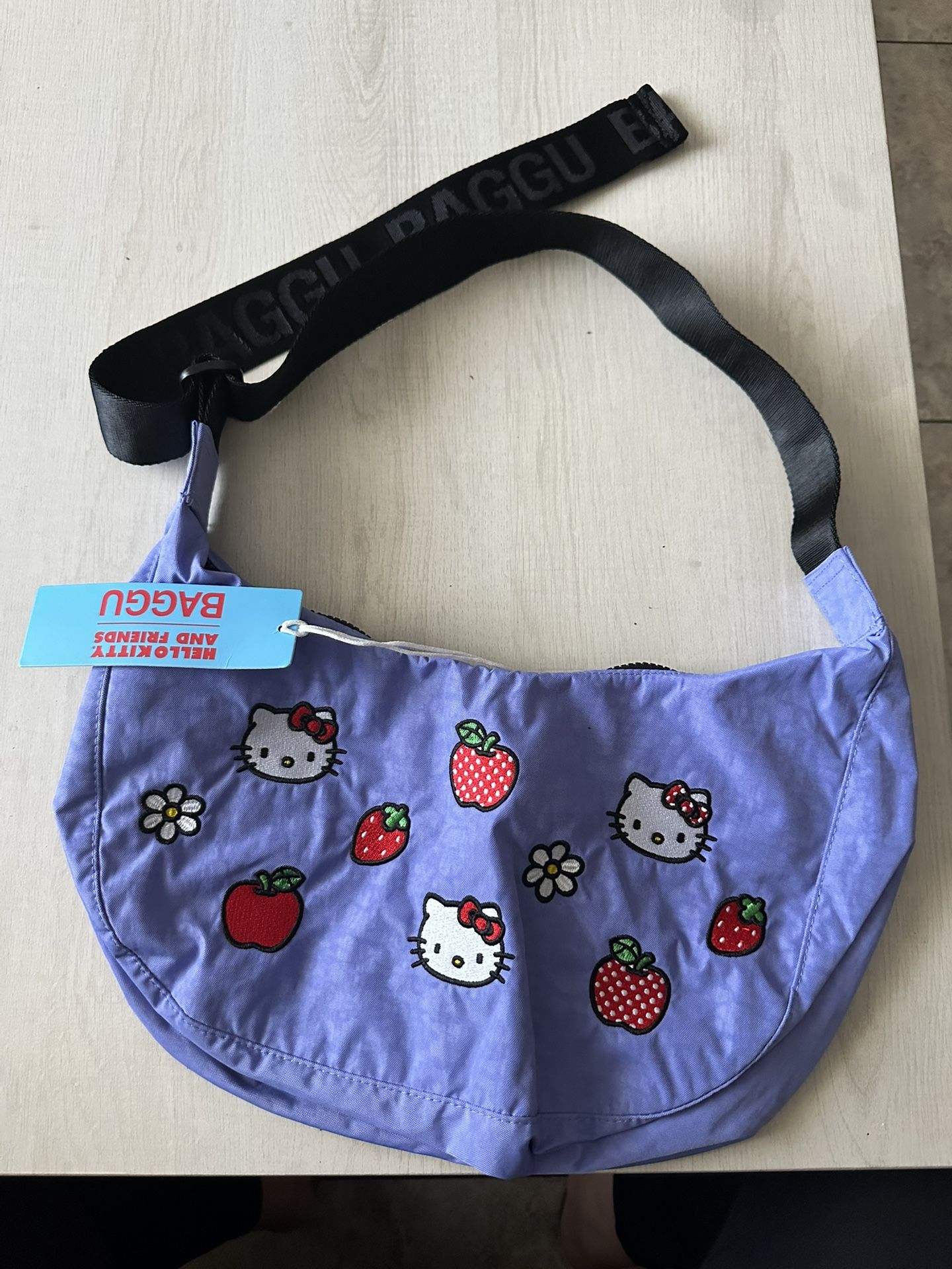 BAGGU Medium Crescent Bag Hello Kitty