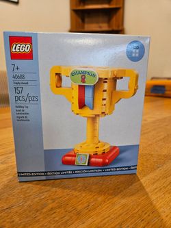 Lego Limited Edition Trophy Award Kit (brand-new!)