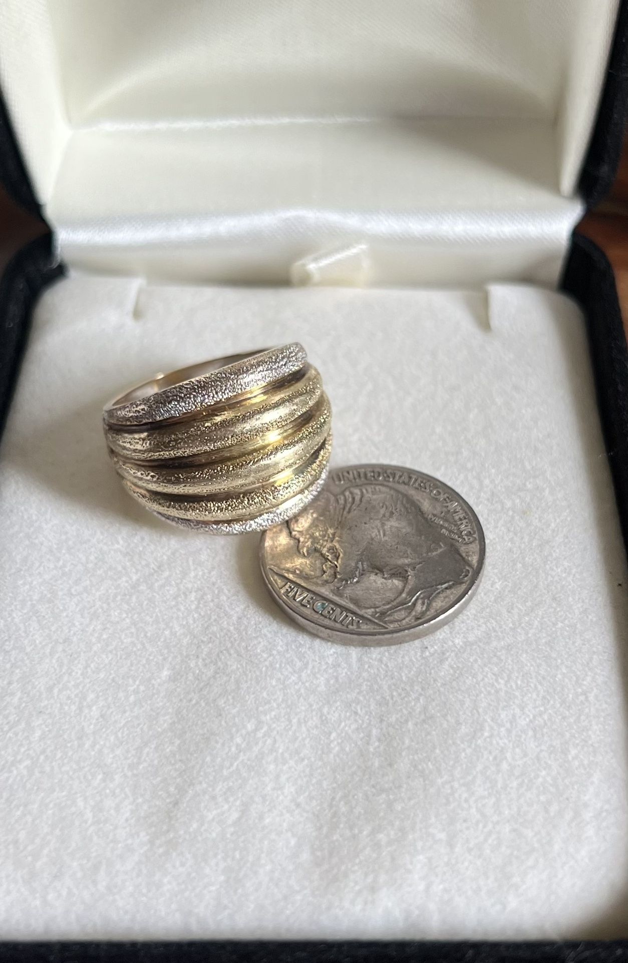 13.5 Grams Of Solid 14k White/yellow Gold Size 6