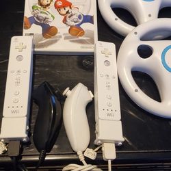 Nintendo Wii MarioKart Game & Controller's 