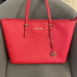 Michael Kors Jet Set Leather Top-Zip Tote Bag