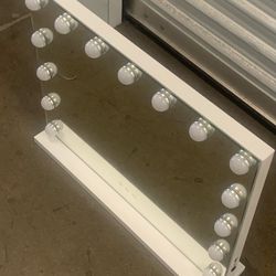 Vanity mirror led lights work in great condition