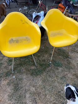 🟡 Vintage Herman Miller Fiberglass Chairs - Pair