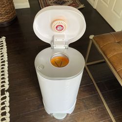 Munchkin diaper Pail 