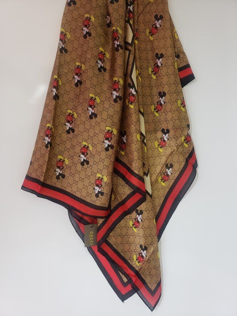  Mickey

Mouse Gucci Scarf 100% Silk Scarf Size 180-90