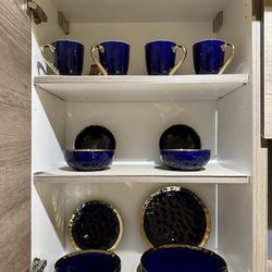 Porcelain 16 Piece Dinnerware Set, Blue and Gold - Brand New