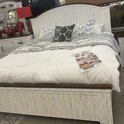 Beautiful KING bed, Dresser, Mirror & Nightstand 