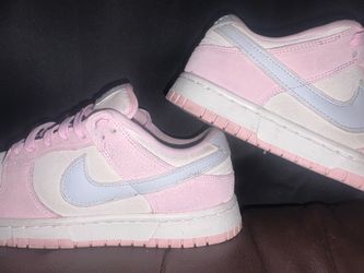 woman’s nike shoes size 8
