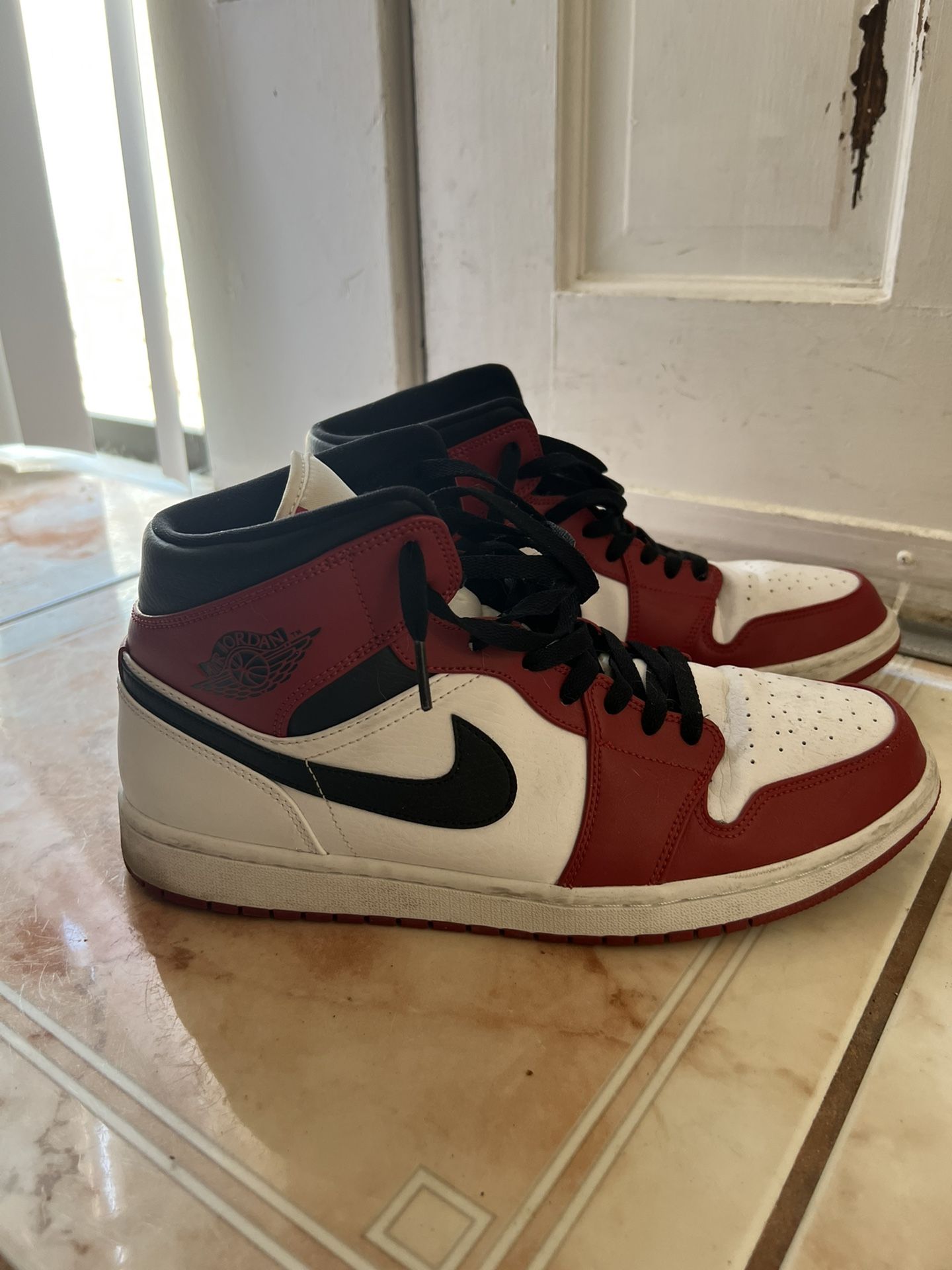 Jordan 1 mid Chicago 2020 size 11.5