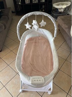 Delta Children Curve Bassinet