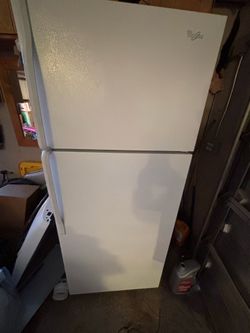Apartment size refrigerator