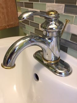 Lavatory Kohler faucet, great condition