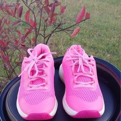 Under Armour Dynamic Select Women's Sneakers. 