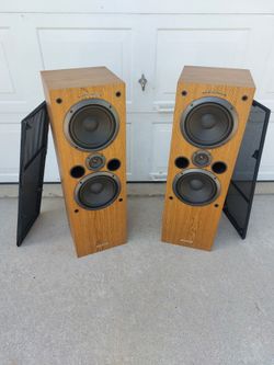 Vintage Pioneer Stereo audio Speakers
