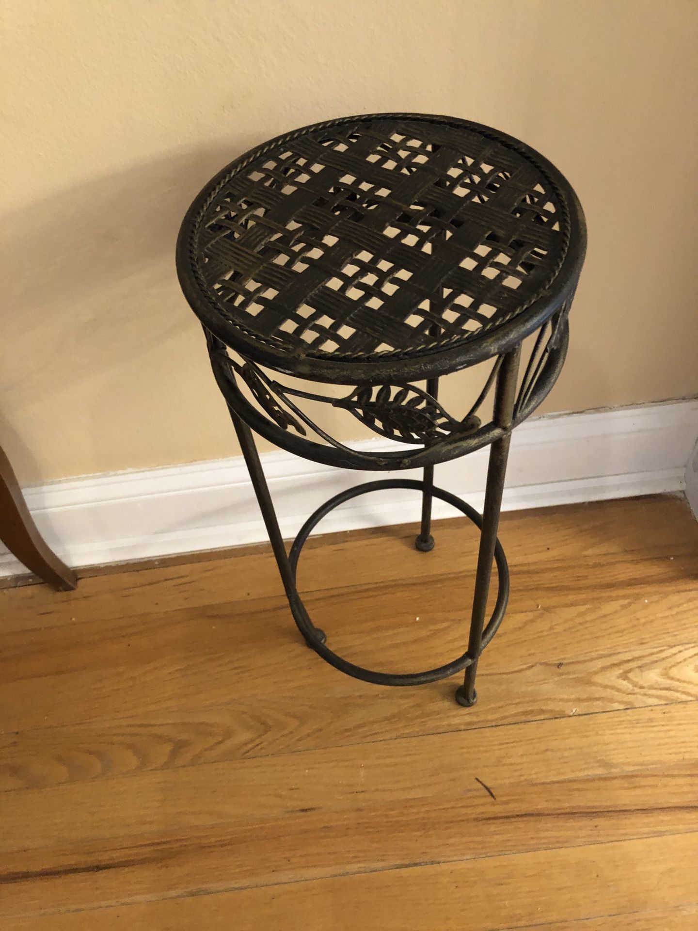 Very Nice Metal Plant Stand Or Statue 21” Tall And About 9” Wide 