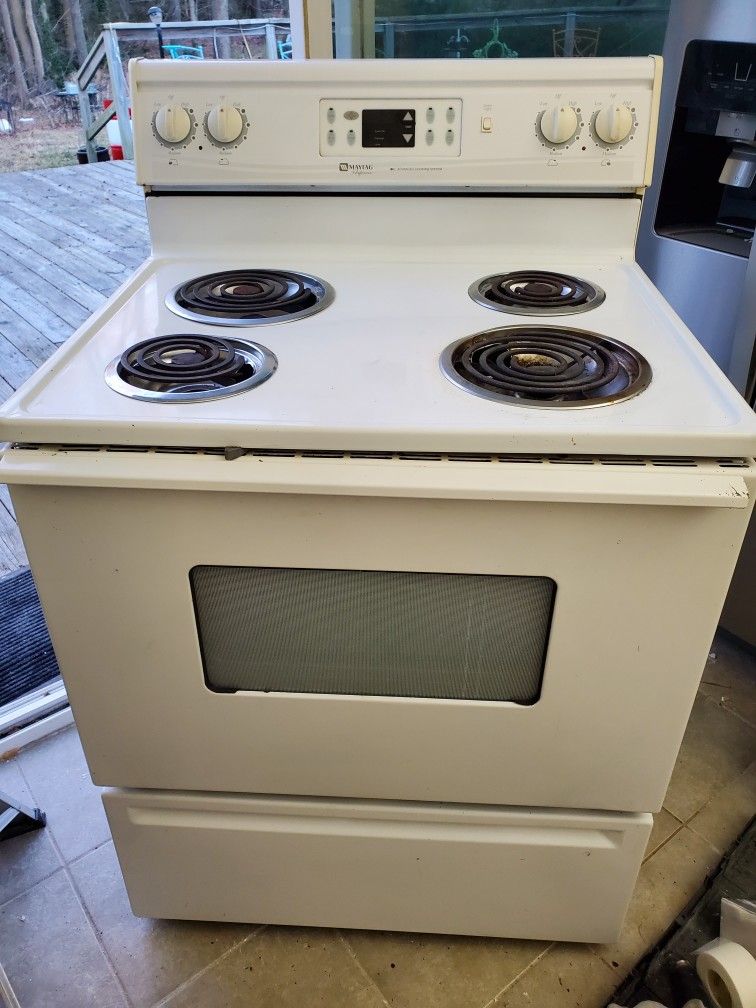 Maytag Electric Stove/ Range, Self Cleaning