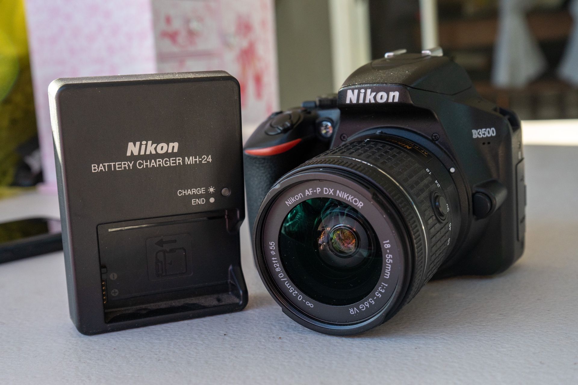 Nikon D3500 Electronics & Media