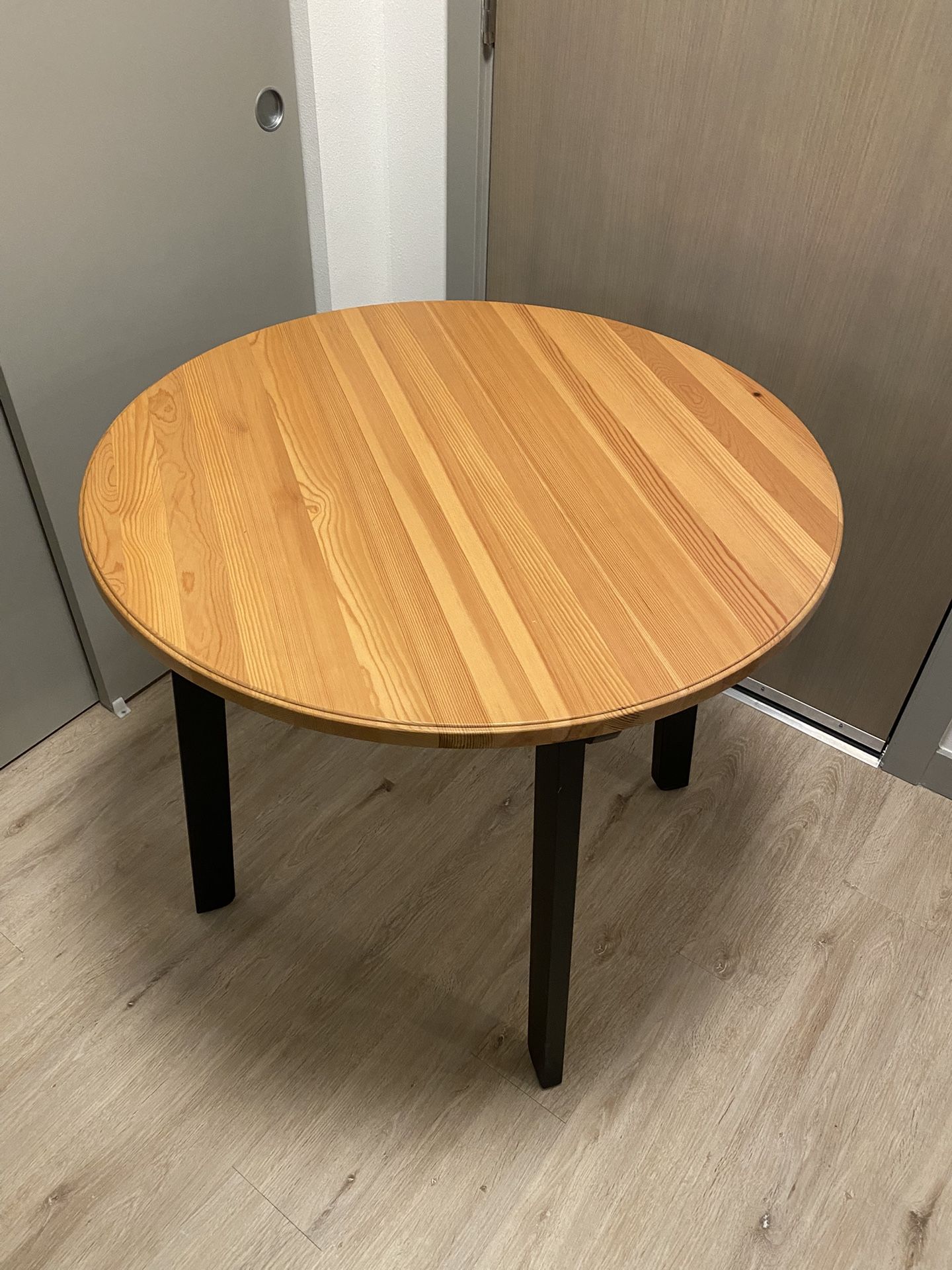 Round Dining Table with 2 Chairs