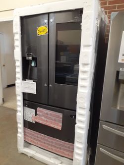 Brand new SAMSUNG black stainless family hub refrigerator