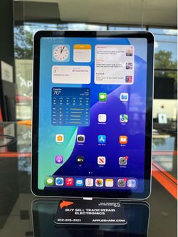 iPad Air (M1 Chip (5th Generation) 64GB! 90 Day warranty! We offer financing.