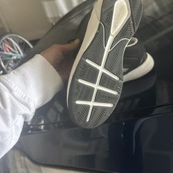 Boys Adidas Size 3.5 Shoes 