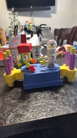 2004 Mattel SpongeBob SquarePants themed Rock 'em Sock 'em Robots boxing game