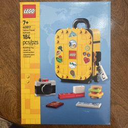 Lego set Yellow Travel Suitcase 